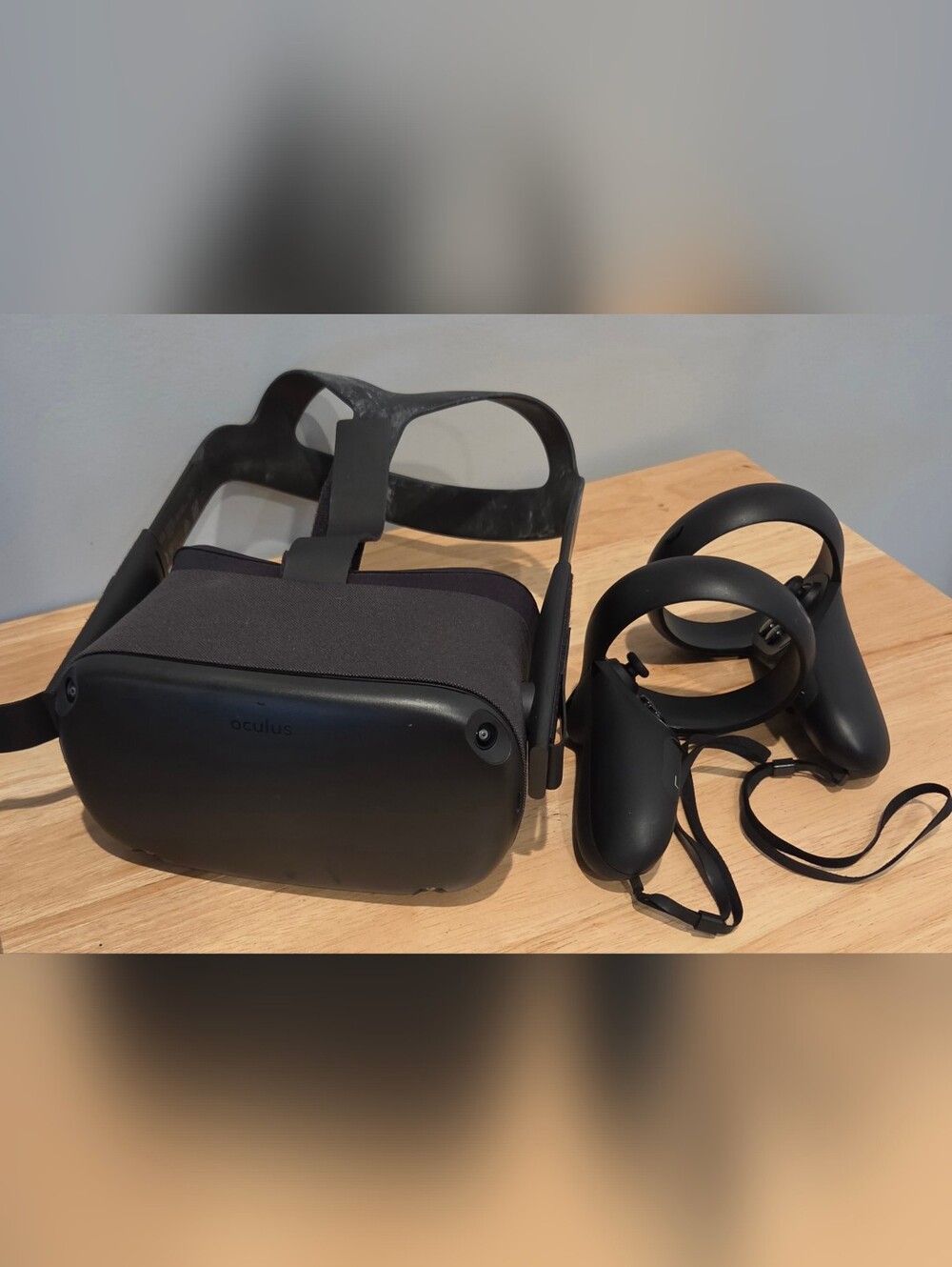 Oculus Quest 128GB All-in-One VR Headset, Controllers & Case (MH-B) TESTED